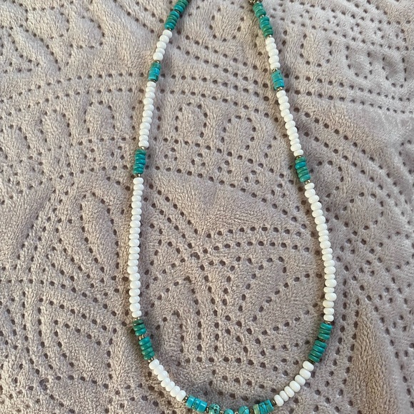 17” choker style necklace with whit glass beads and turquoise dyed howlite - Picture 2 of 5